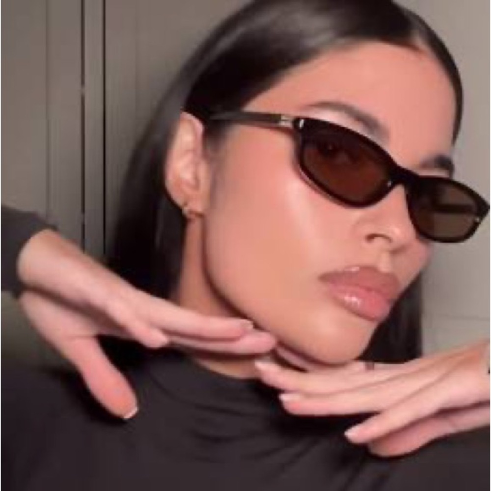 Miu Miu Sunglasses Women's Regard oval - Picture 6 of 11